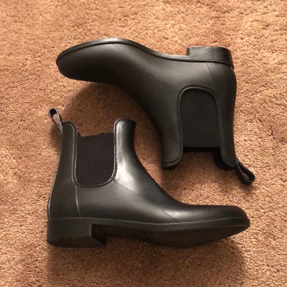 Chelsea Rubber Rain Boots 🌧